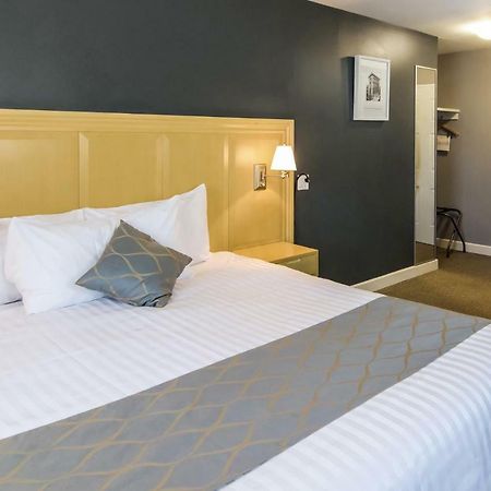 Red Lion Inn & Suites อับบอทส์ฟอร์ด ภายนอก รูปภาพ