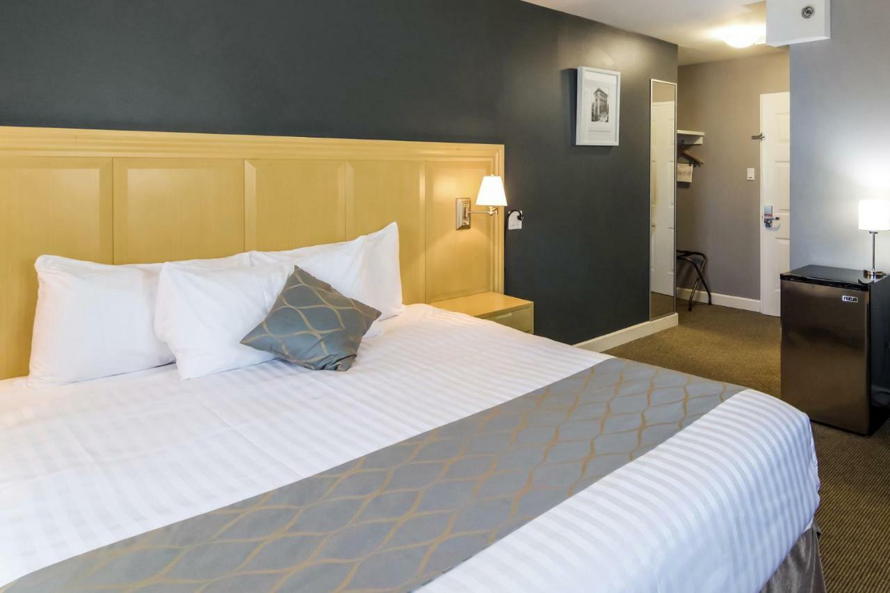 Red Lion Inn & Suites อับบอทส์ฟอร์ด ภายนอก รูปภาพ