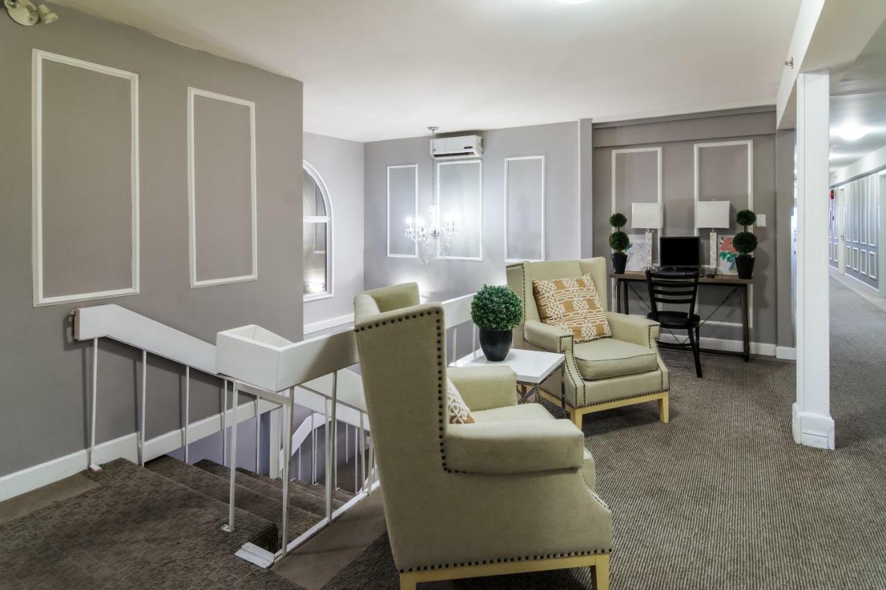 Red Lion Inn & Suites อับบอทส์ฟอร์ด ภายนอก รูปภาพ
